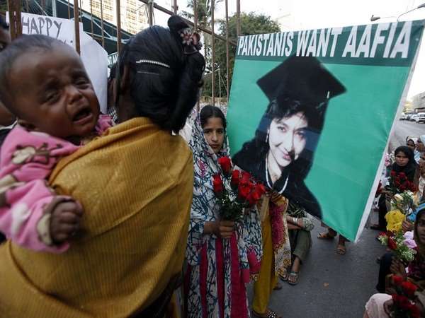 Photo of एक बार फिर से काफी चर्चा में है पाकिस्‍तानी नागरिक आफिया सिद्दीकी और क्यों इन्हें कहा जाता है ‘लेडी अलकायदा’
