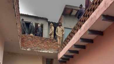 Photo of अतरौली तहसील में चकबंदी पेशकार ने गृह क्लेश के चलते की आत्महत्या
