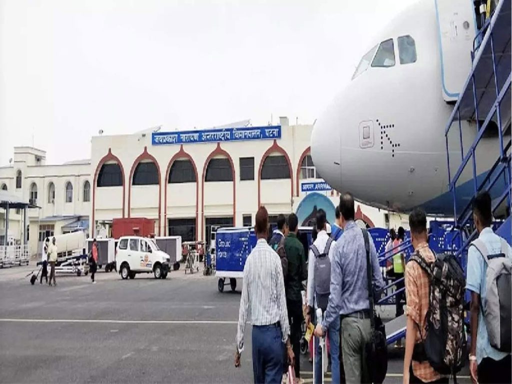 पटना एयरपोर्ट पर निर्माणाधीन कार्य के दौरान गिरा लोहे का स्ट्रक्चर, दो  मजदूरों की मौत - Dainik Bhaskar | Uttar Pradesh News, UP Dainikbhaskar