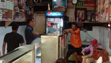 Photo of खाद्य विभाग की टीम ने मिठाई की दुकानों पर की सेम्पलिंग