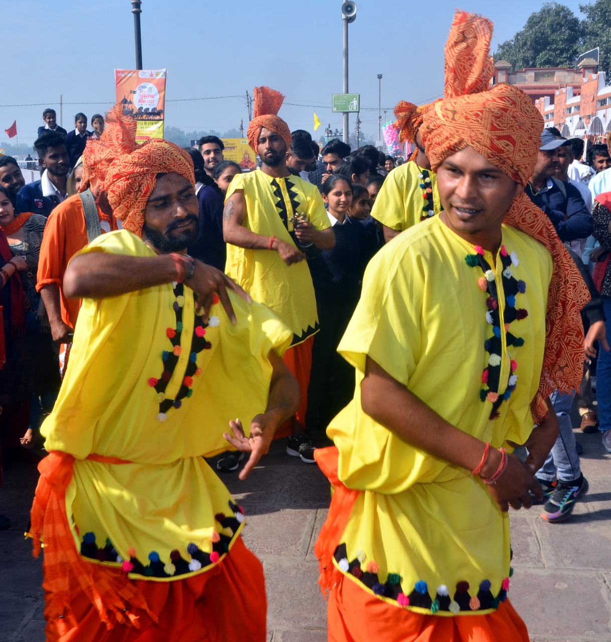 कलाकारों के लोक नृत्य ने देश की विभिन्न सांस्कृतिक पहलुओं के कराए दर्शन Dainik Bhaskar Uttar 9205