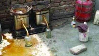 Photo of सीतापुर: पुलिस संग आबकारी विभाग की मिली भगत के चलते कुटीर उद्योग बना कच्ची शराब