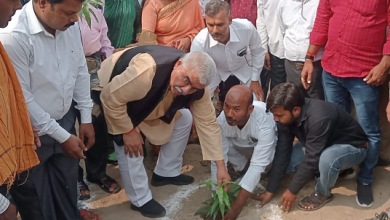 Photo of कानपुर: कैबिनेट मंत्री ने किया पौधारोपण, पर्यावरण के लिए एक वृक्ष लगाने की लोगों से की अपील