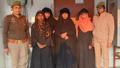 Photo of आजमगढ़ : जेल में गांजा सपलाई करने वाली महिलाएं गिरफ्तार