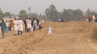 Photo of मिर्जापुर : बंजर भूमि पर तालाब की खुदाई को लेकर प्रशासन ने लगाया पूर्ण विराम