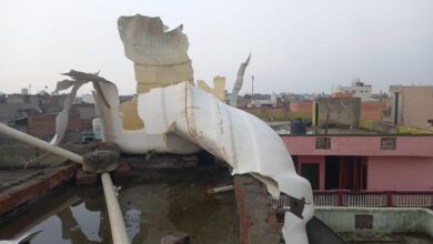 Photo of मकान की छत पर रखे पानी के टैंक पर गिरी आकाशीय बिजली