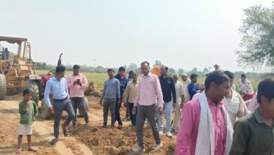 Photo of हरीपुरा के किसानों ने सर्विस रोड़ निर्माण कार्य रुकवाया
