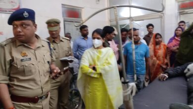 Photo of सुल्तानपुर : तेज रफ्तार अज्ञात वाहन ने चार राहगीरों को रौंदा, हादसे में तीन की मौत, एक घायल