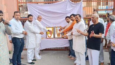 Photo of शहीदी दिवस पर पार्षद ने शहीदों को दी श्रद्धांजलि