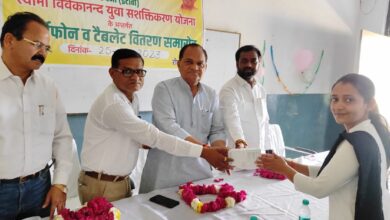 Photo of विक्टर पब्लिक डिग्री कॉलेज में टेबलेट वितरित