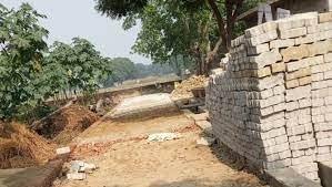 Photo of लखीमपुर : इंटरलाकिंग निर्माण कार्य में हो रही अनियमितताये, शासन प्रसाशन मौन