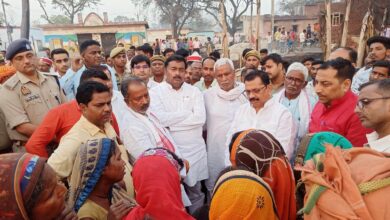 Photo of कुशीनगर : सांसद ने अग्नि पीड़ित परिवार से मिलकर बढ़ाया ढाढस