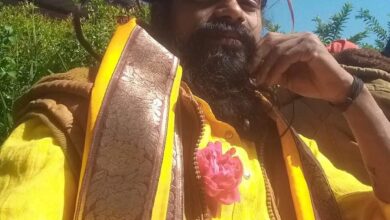 Photo of अयोध्या : नरसिंह मंदिर के पुजारी ने की लाइव आत्महत्या, लगा खाकी पर आरोप