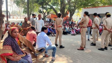 Photo of लखीमपुर : पंखे से लटकता मिला शव, 5 नामजद संग कुछ अज्ञात पर दर्ज FIR