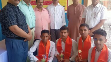 Photo of यूपी बोर्ड परीक्षाओं के मेधावी छात्र सम्मानित