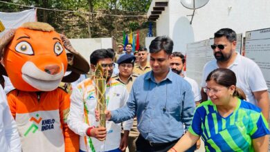 Photo of खेलो इंडिया की मशाल रैली का स्वागत हुआ- डीएम स्पोट्र्स एक्सीलेंस सेंटर पर विधायक समेत प्रशासनिक अधिकारियों ने स्वागत किया