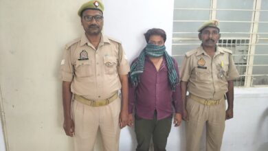 Photo of फतेहपुर : छेड़छाड़ के आरोपी सहित तीन गिरफ्तार, दो अवैध असलहे बरामद