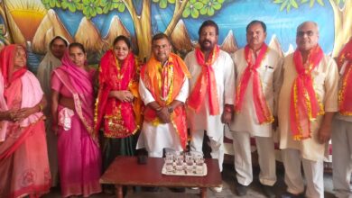 Photo of वार्ड 34 की विजयी प्रत्याशी माधवी बघेल को लोगों ने समस्याओं से कराया अवगत