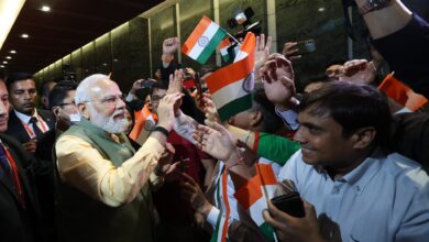 Photo of जापान में प्रधानमंत्री मोदी का भारतीय समुदाय ने गर्मजोशी से किया स्वागत, हाथों में तिरंगा लेकर भारत माता की जय, वंदे मातरम के लगाए नारे