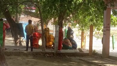 Photo of बहराइच : सुहागिन औरतों ने पति के दीर्घायु होने के लिए वटवृक्ष का किया पूजन