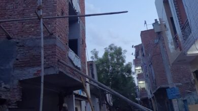 Photo of बिना पिलर का चार मंजिला मकान झुका