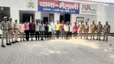 Photo of लखीमपुर : पुलिस और ग्रामीणों की नोकझोंक में चले लाठी-डंडे, 16 लोग गिरफ्तार