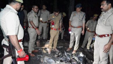 Photo of कुशीनगर : रामकोला में लगी भीषण आग, मां संग पांच बच्चों की जिंदा जलकर मौत