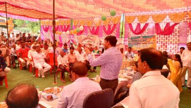 Photo of जिलाधिकारी ने ग्राम मुहम्मदपुर बैरई में चौपाल लगाकर सुनी ग्रामीणों की समस्याऐं, प्राप्त 20 शिकायतों में से 18 शिकायतों का मौके पर ही कराया निस्तारण
