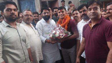 Photo of नगर में पहुंचने पर : महेंद्र सिंह का लोगों ने फूल मालाओं के साथ किया स्वागत