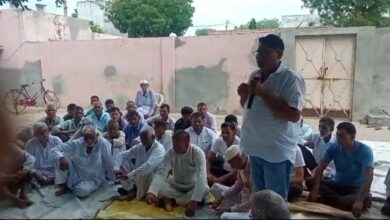 Photo of ग्रामीणों ने की पंचायत, प्रधान व सचिव पर लगाया 51 लाख रुपए के गबन का आरोप