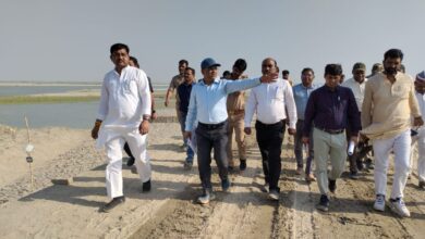 Photo of बस्ती : जल शक्ति राज्य मंत्री ने कटरिया चांदपुर तटबंध का किया निरीक्षण
