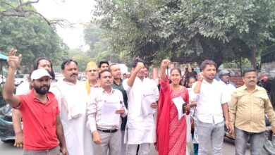 Photo of चोरी हुई गायों की बरामदगी को लेकर किया प्रदर्शन