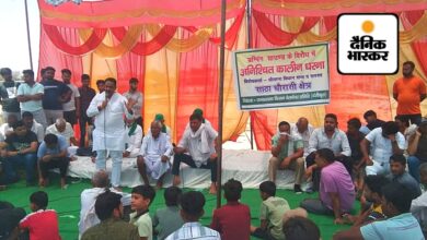Photo of अनिश्चितकालीन धरने पर ग्रामीण, बोले नही बनने दिया जाएगा प्लांट