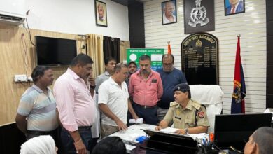 Photo of बरेली : ट्रैफिक व्यवस्था सुधारने के लिए एसपी को सौपा ज्ञापन