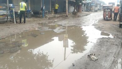 Photo of बहराइच : मानसून की पहली बरसात में ही तालाब बनी सड़कें