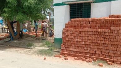 Photo of महाराजगंज : आंगनबाड़ी निर्माण में हो रहा सेम ईंट का प्रयोग