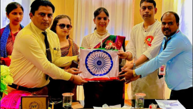 Photo of बरेली : स्कूल संचालक ने तिरंगे का किया अपमान