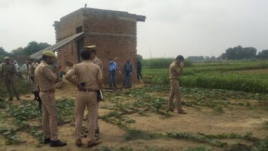 Photo of वाराणसी में पुत्र ने पिता को मारने के बाद शव को जलाया,  कलयुगी पुत्र ने फावड़े से वार कर की थी हत्या