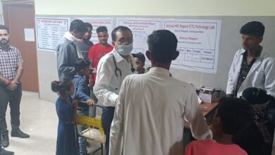 Photo of लखीमपुर खीरी : बाहरी व्यक्तियों की धर पकड़ के लिए सीएमएस ने किया अस्पताल का भ्रमण, मरीजों से ली जानकारी