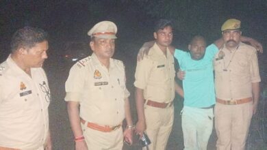 Photo of सीतापुर : 25 हजार का इनामिया शातिर पुलिस मुठभेड़ में गिरफ्तार, नगदी संग अवैध शस्त्र बरामद