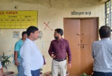 Photo of सीतापुर : परियोजना कार्यालय से आई टीम निरीक्षण में अनुपस्थित पाए गए पांच शिक्षक