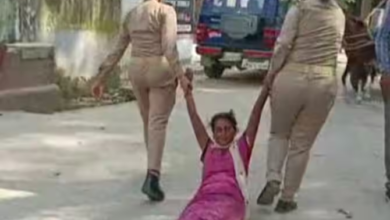 Photo of शर्मसार हुई खाकी : न्याय की उम्मीद में थाने पहुंची पीड़िता को पुलिस कर्मियों ने रास्ते भर घसीटा