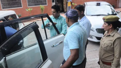 Photo of कानपुर : छावनी परिषद में एंटी करप्शन टीम का छापा, रिश्वत लेते वरिष्ठ लिपिक गिरफ्तार