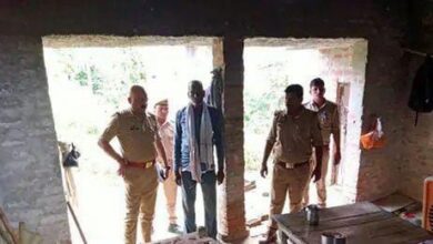 Photo of अयोध्या : युवक की पीट-पीट कर हत्या, घर में मिला लहूलुहान शव, मृतक का भाई हिरासत में 