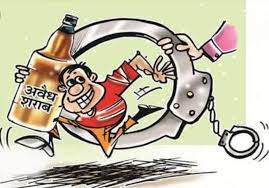 Photo of लखीमपुर : गांधी जयंती पर अवैध रूप से देशी शराब बेच रहे अभियुक्त गिरफ्तार