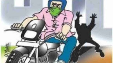 Photo of लखीमपुर : चोरो ने घर के बाहर खड़ी बाइक पर किया हाथ साफ, सीसीटीवी कैमरे में कैद हुई चोरी की वारदात