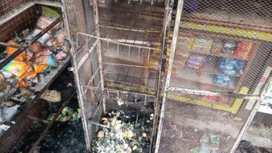 Photo of लखनऊ : शार्ट सर्किट से दो दुकानों में लगी आग, राख हुआ गरीबों की रोजी रोटी का जरिया