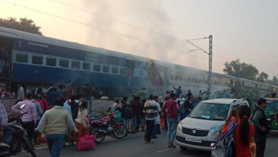 Photo of कानपुर : कासगंज एक्सप्रेस में लगी अचानक आग से यात्रियों में मची अफरातफरी, राहगीरों ने बुझाई आग
