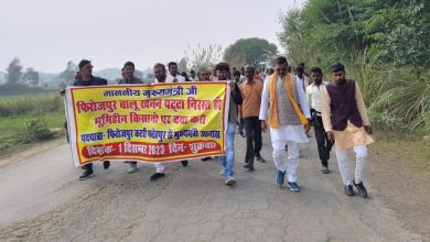 Photo of फ़तेहपुर : लखनऊ के लिए पैदल निकला आक्रोशित किसानों का जत्था, मुख्यमंत्री से मिल बताएंगे अपनी पीड़ा