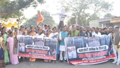 Photo of अयोध्या : करोड़ों रुपये मिलनें के मामले में कांग्रेस के खिलाफ भाजपा का जबरदस्त धरना प्रदर्शन